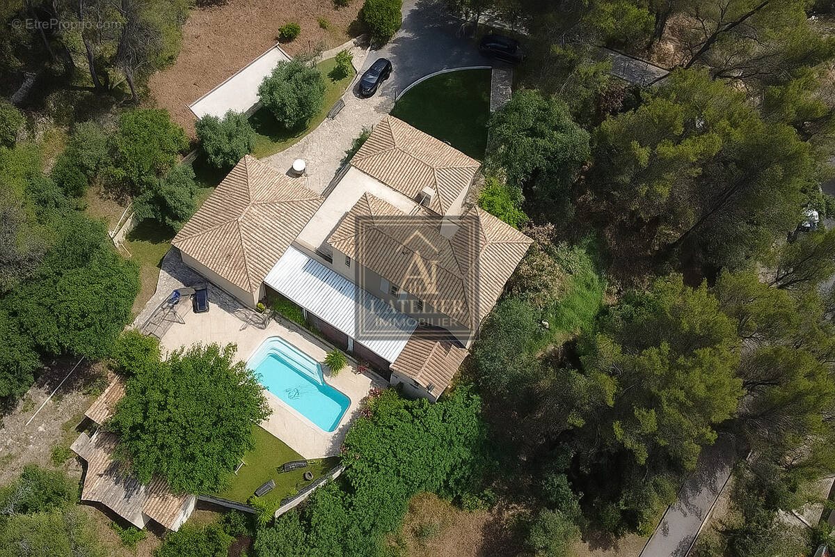 Maison à vendre, 320m², Solliès-Toucas