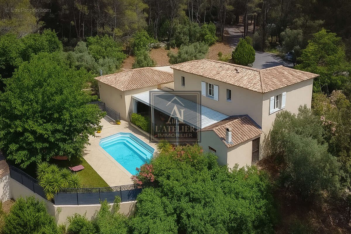Maison à vendre, 320m², Solliès-Toucas