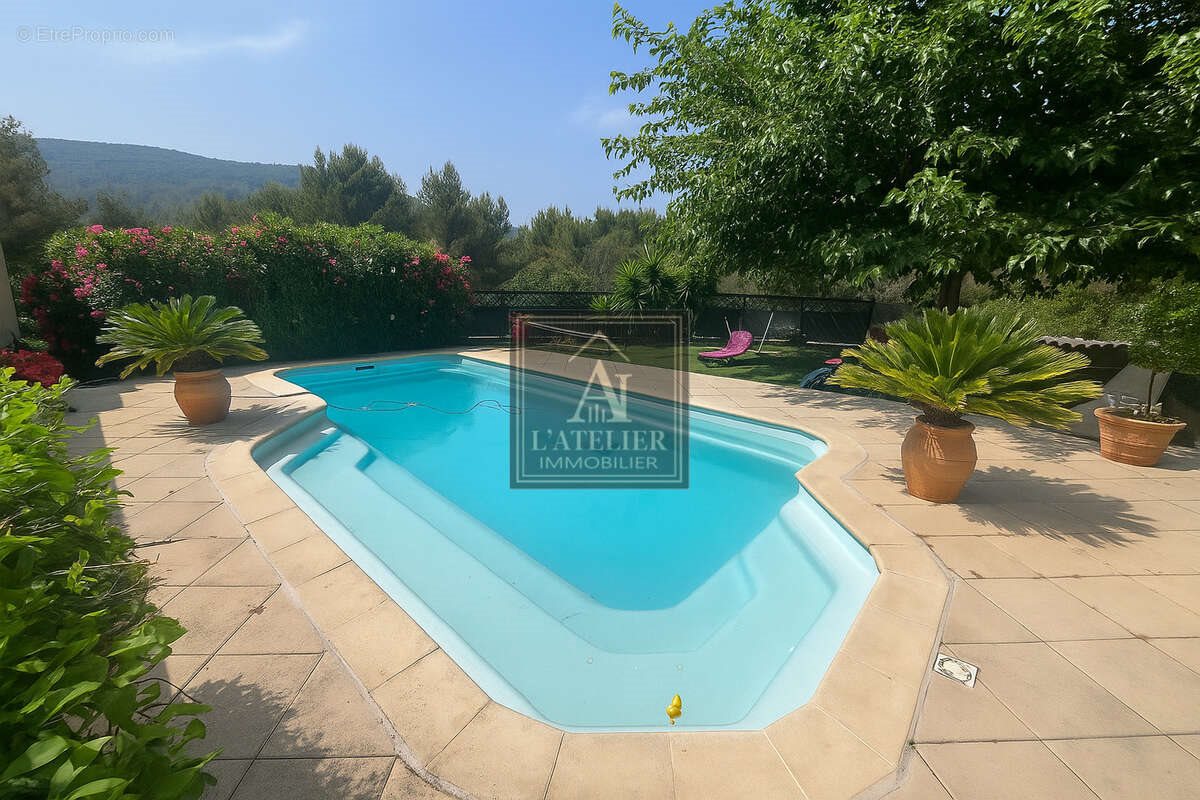 Maison à vendre, 320m², Solliès-Toucas