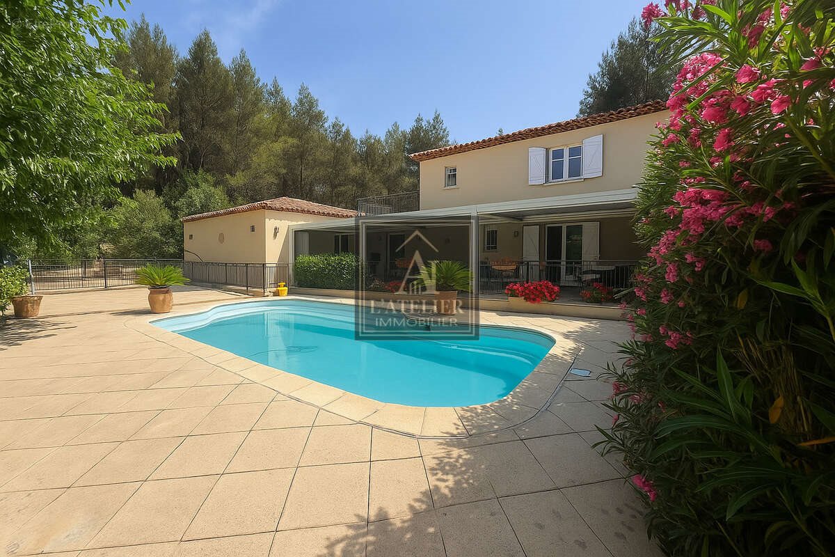 Maison à vendre, 320m², Solliès-Toucas