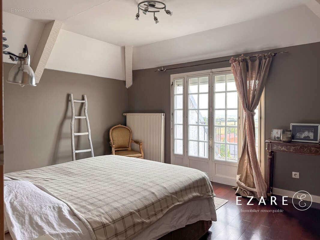 Maison à vendre, 440m², Corcelles-les-Monts