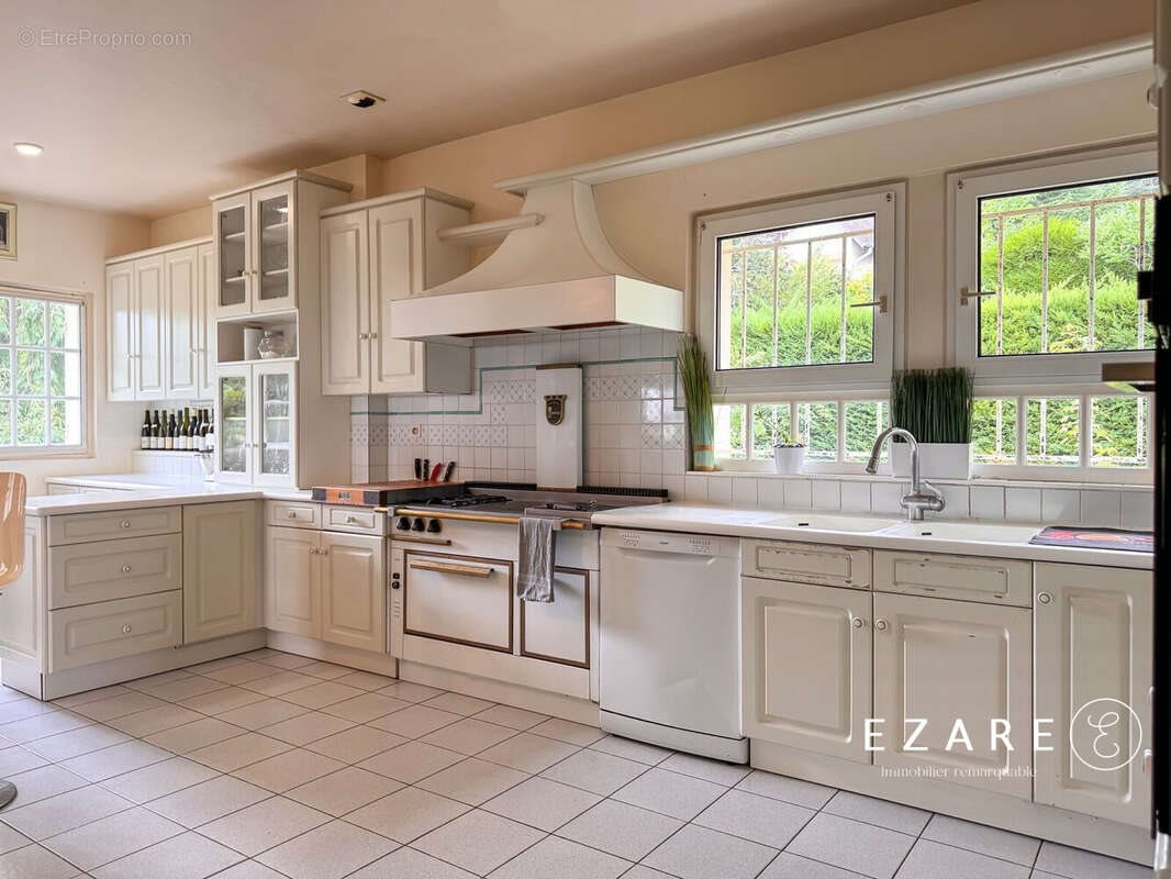 Maison à vendre, 440m², Corcelles-les-Monts
