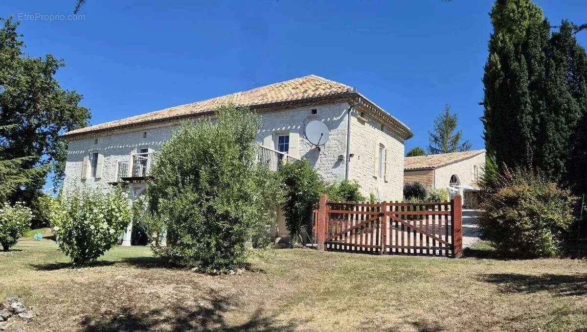 Maison à vendre, 219m², Montaigu-de-Quercy