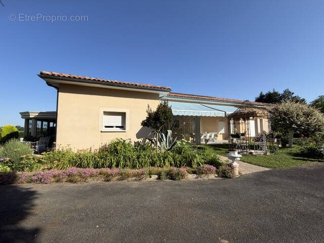 Maison à vendre, 141m², Saint-Aulaye