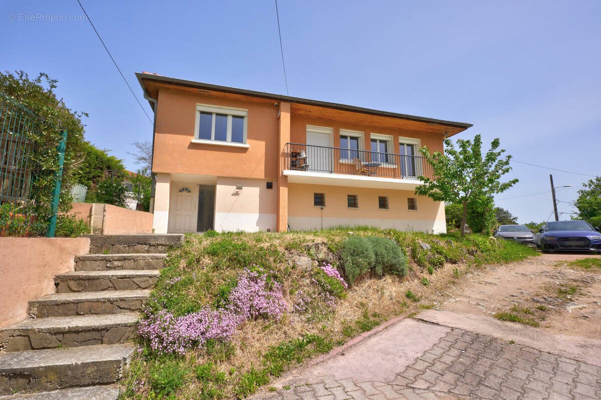 Maison à vendre, 180m², Saint-Genis-les-Ollières