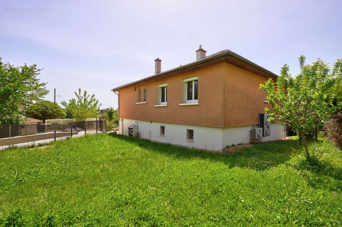 Maison à vendre, 180m², Saint-Genis-les-Ollières