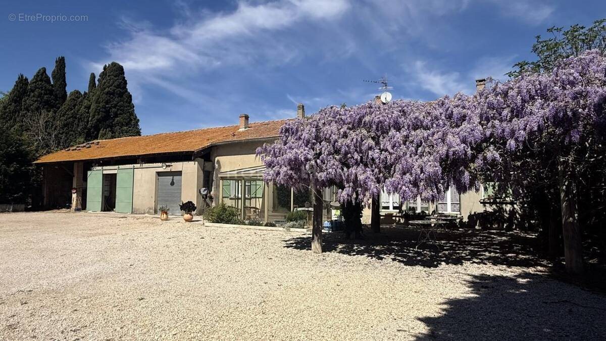 Maison à vendre, 197m², Eyguières