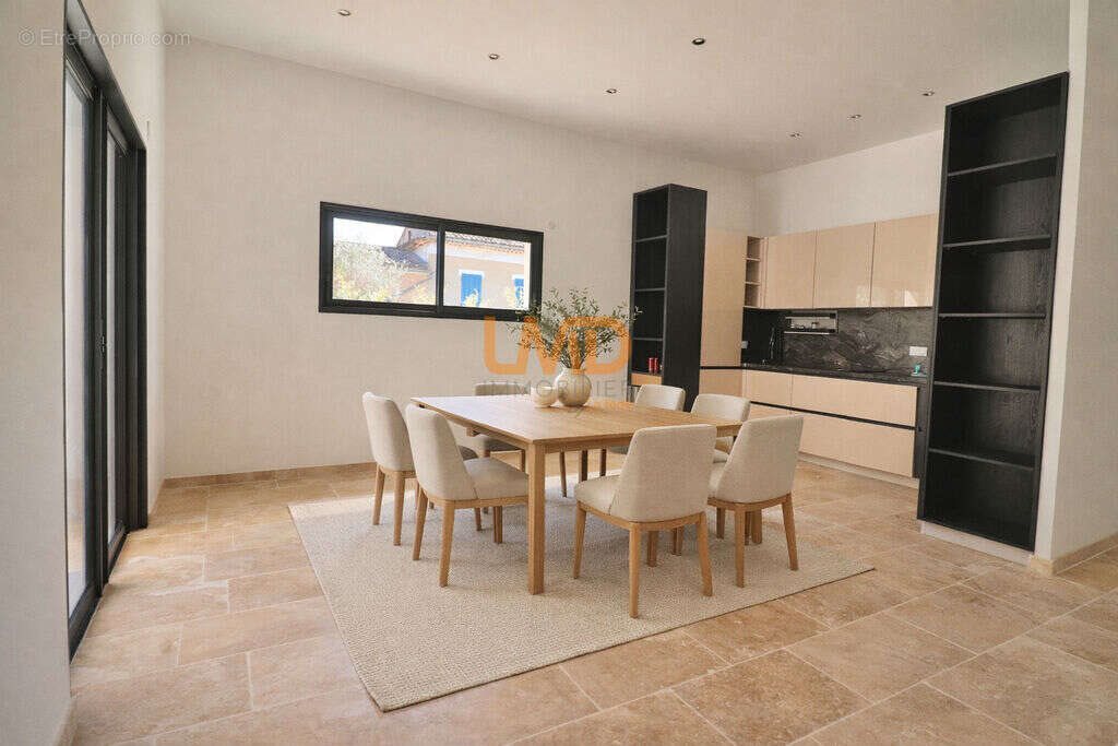 Maison à vendre, 219m², Cotignac