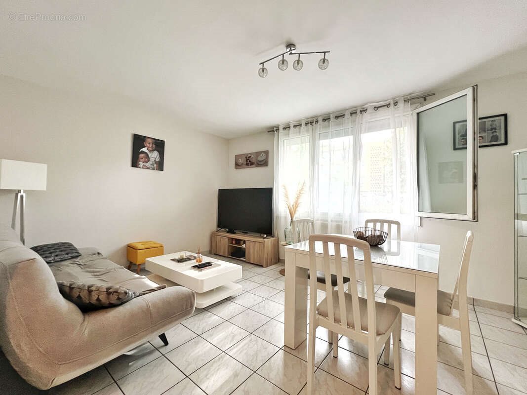Appartement à vendre, 63m², Pierre-Bénite
