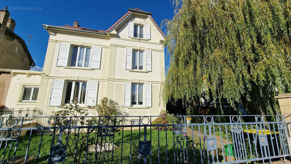 Maison à vendre, 221m², Courcelles-Chaussy