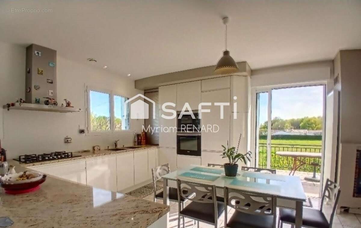 Maison à vendre, 218m², Fontcouverte