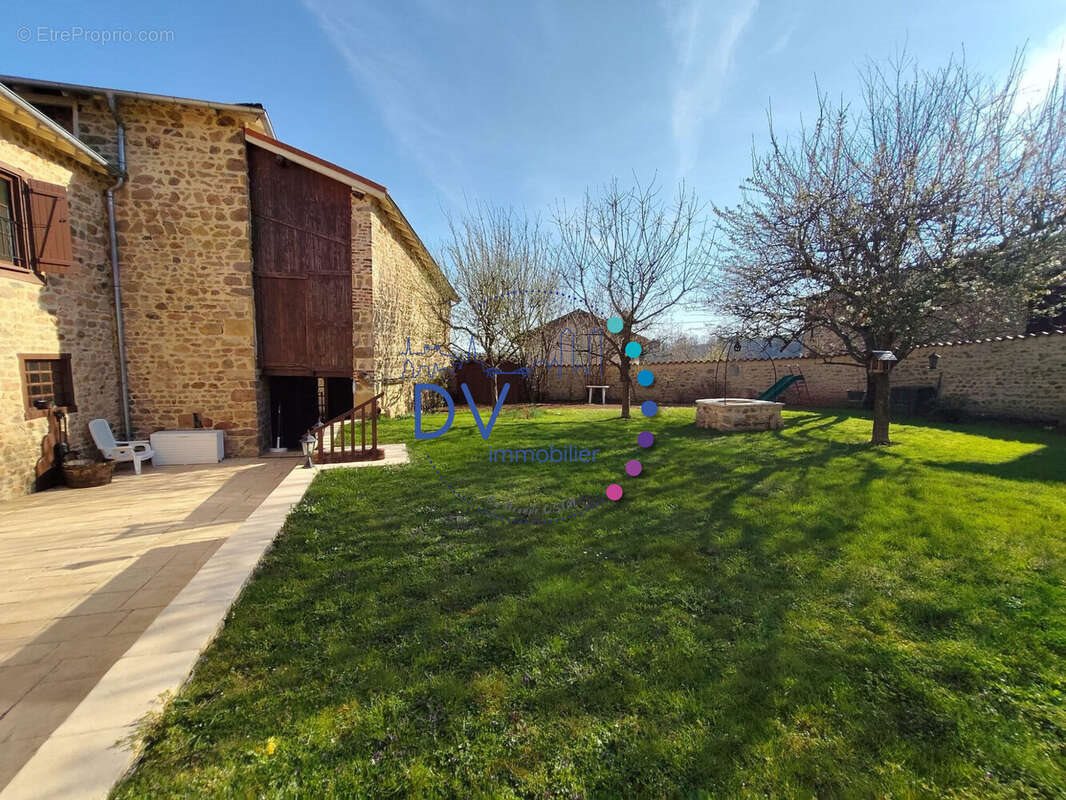 Maison à vendre, 221m², Lamure-sur-Azergues
