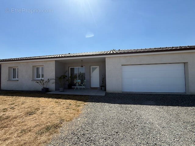 Maison à vendre, 101m², Saint-Priest-Bramefant