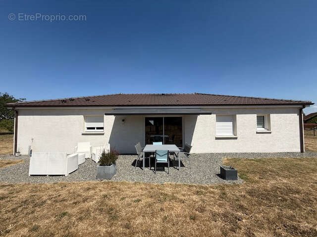 Maison à vendre, 101m², Saint-Priest-Bramefant