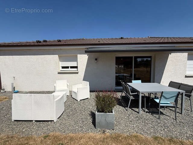 Maison à vendre, 101m², Saint-Priest-Bramefant