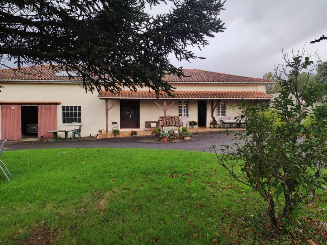 Maison à vendre, 120m², Montbron