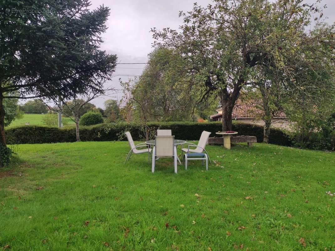 Maison à vendre, 120m², Montbron