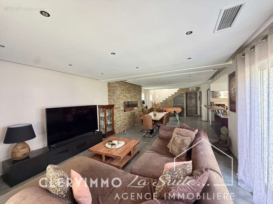 Maison à vendre, 300m², La Penne-sur-Huveaune
