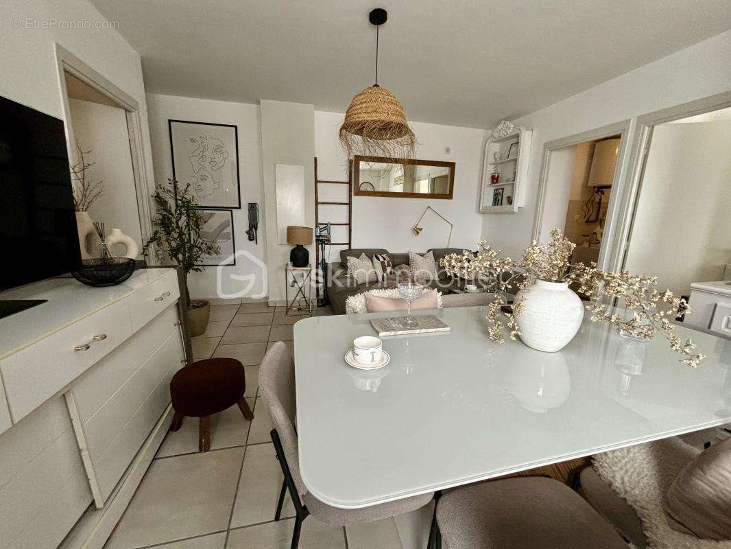 Appartement à vendre, 607m², Sainte-Suzanne