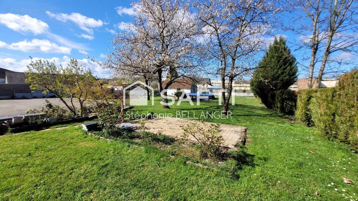 Maison à vendre, 203m², La Suze-sur-Sarthe