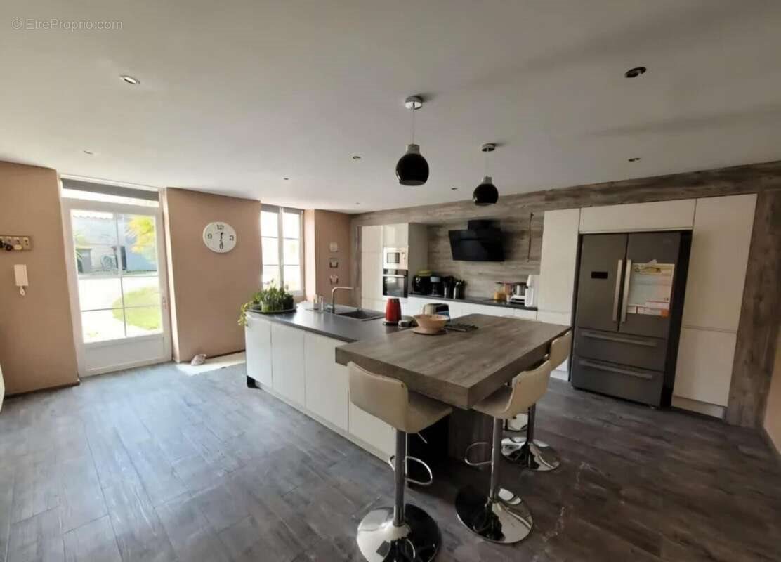 Maison à vendre, 300m², Asnières-sur-Nouère