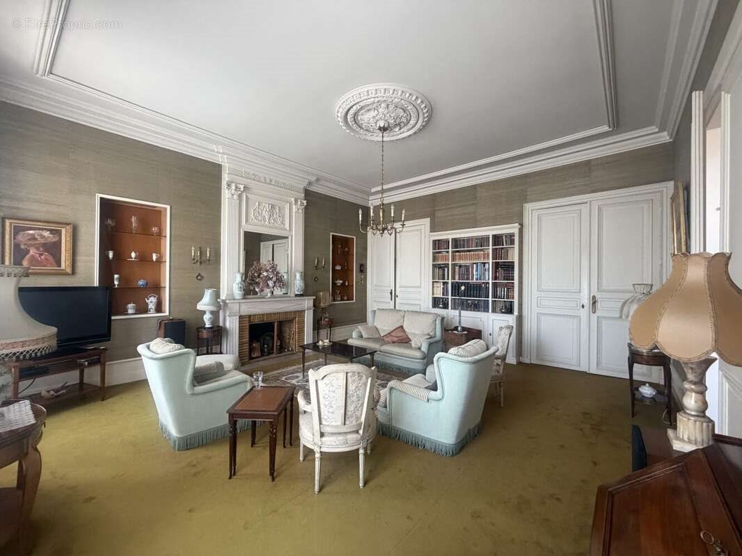 Maison à vendre, 349m², Chabanais