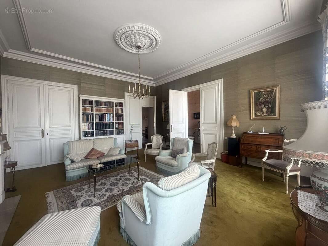 Maison à vendre, 349m², Chabanais