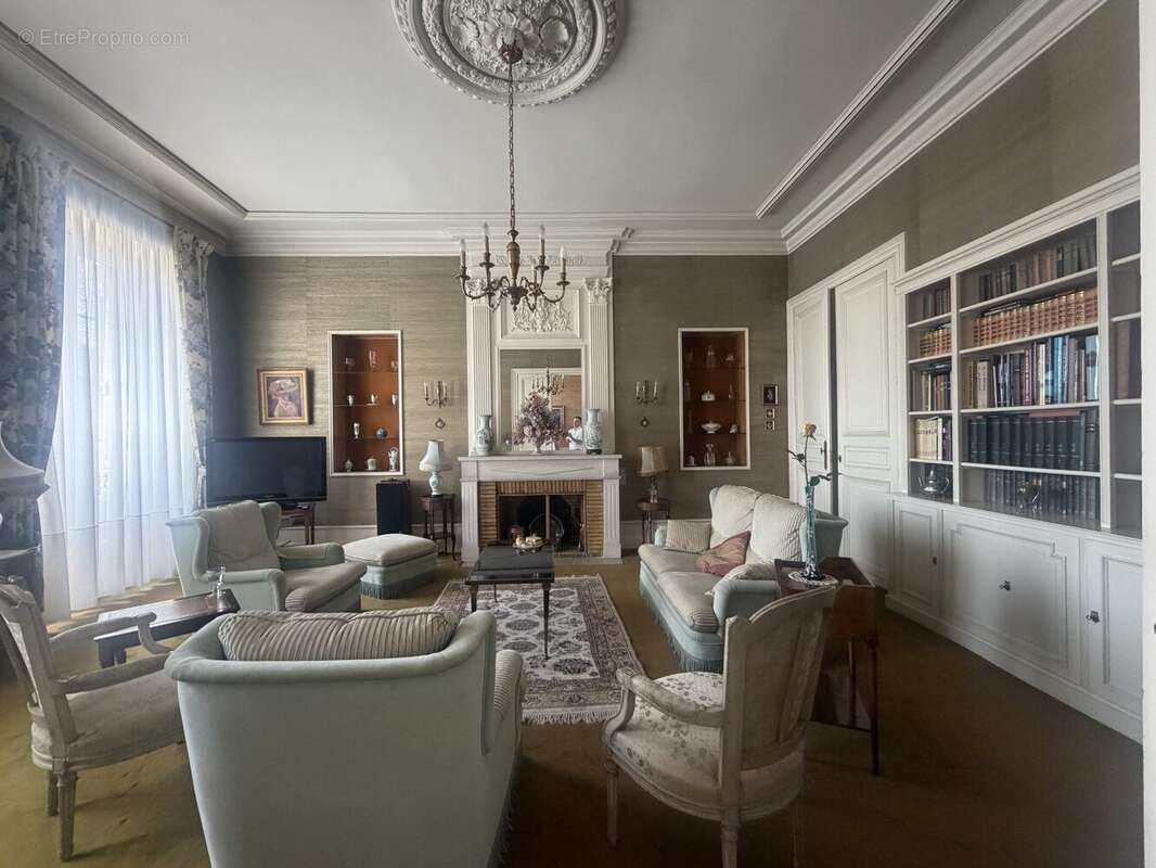 Maison à vendre, 349m², Chabanais