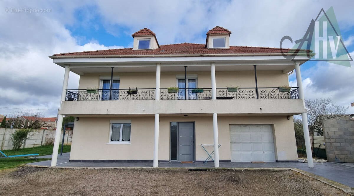 Maison à vendre, 240m², Fontaine-Mâcon