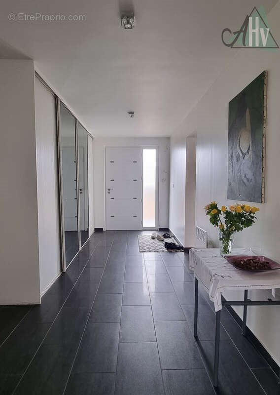 Maison à vendre, 240m², Fontaine-Mâcon