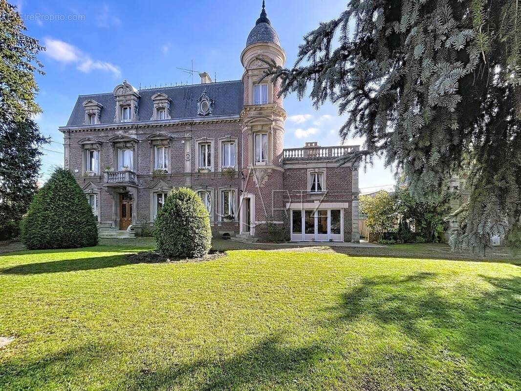 Maison à vendre, 344m², Noailles