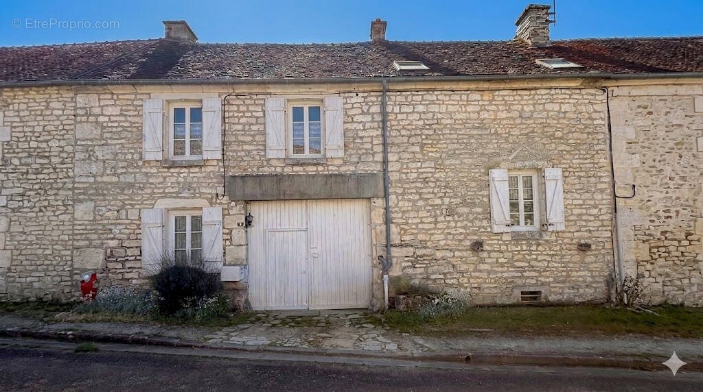 Maison à vendre, 213m², Yrouerre