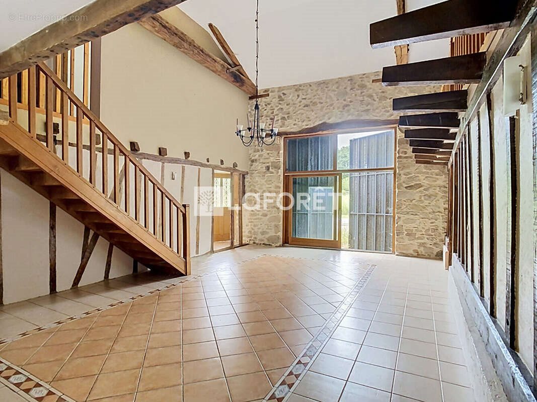 Maison à vendre, 316m², Saint-Auvent