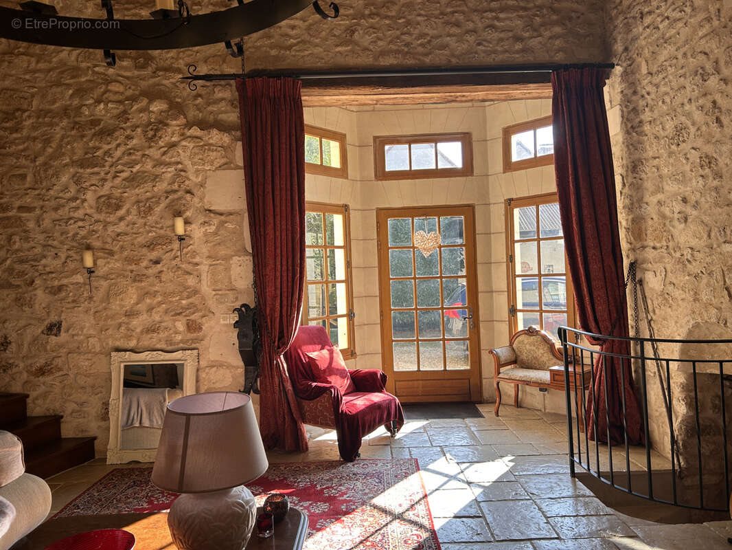 Maison à vendre, 385m², Saint-Rémy-sur-Creuse