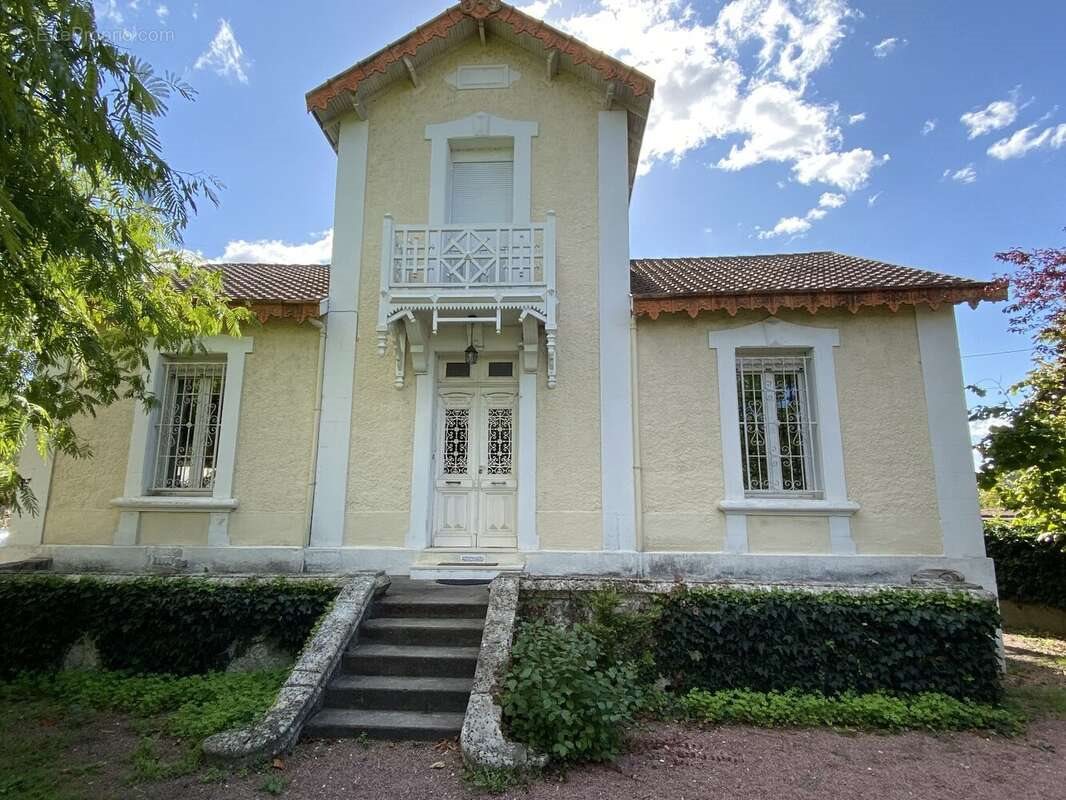 Maison à vendre, 200m², Saint-Yrieix-sur-Charente