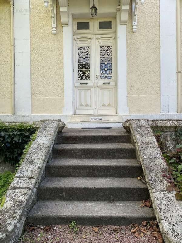 Maison à vendre, 200m², Saint-Yrieix-sur-Charente