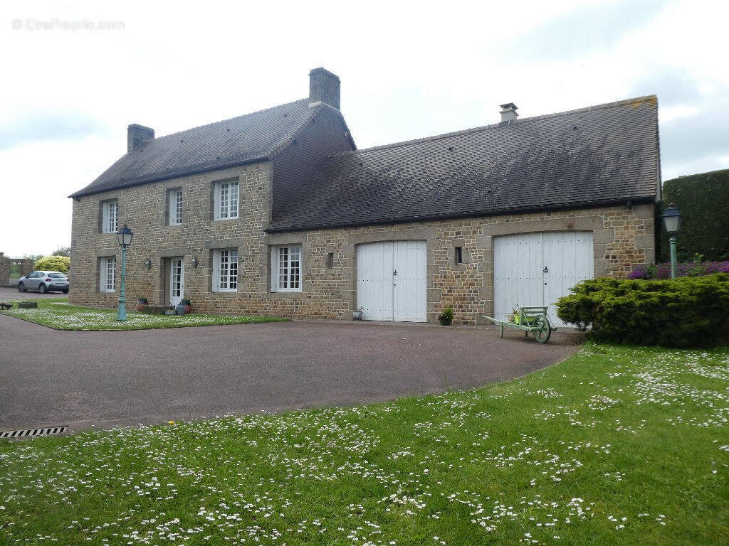 Maison à vendre, 235m², Saint-Hilaire-du-Harcouët