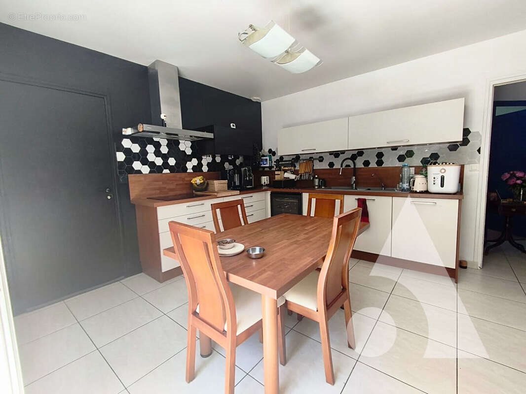 Maison à vendre, 274m², Pierrefonds