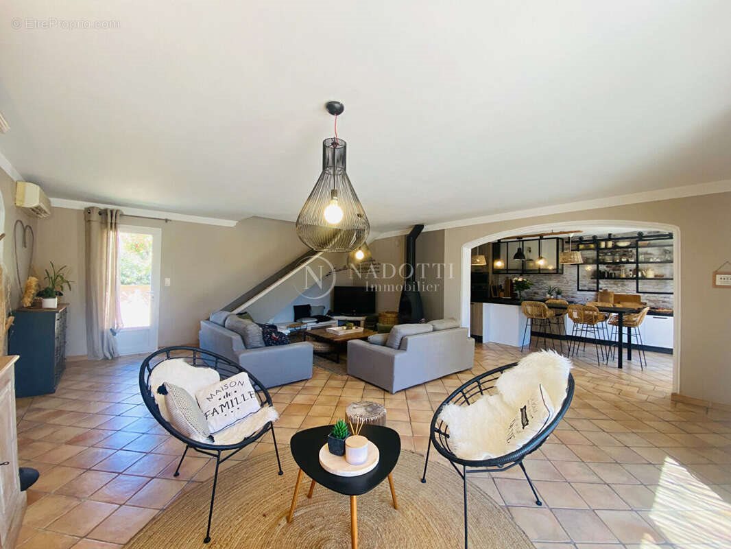 Maison à vendre, 185m², Cheval-Blanc
