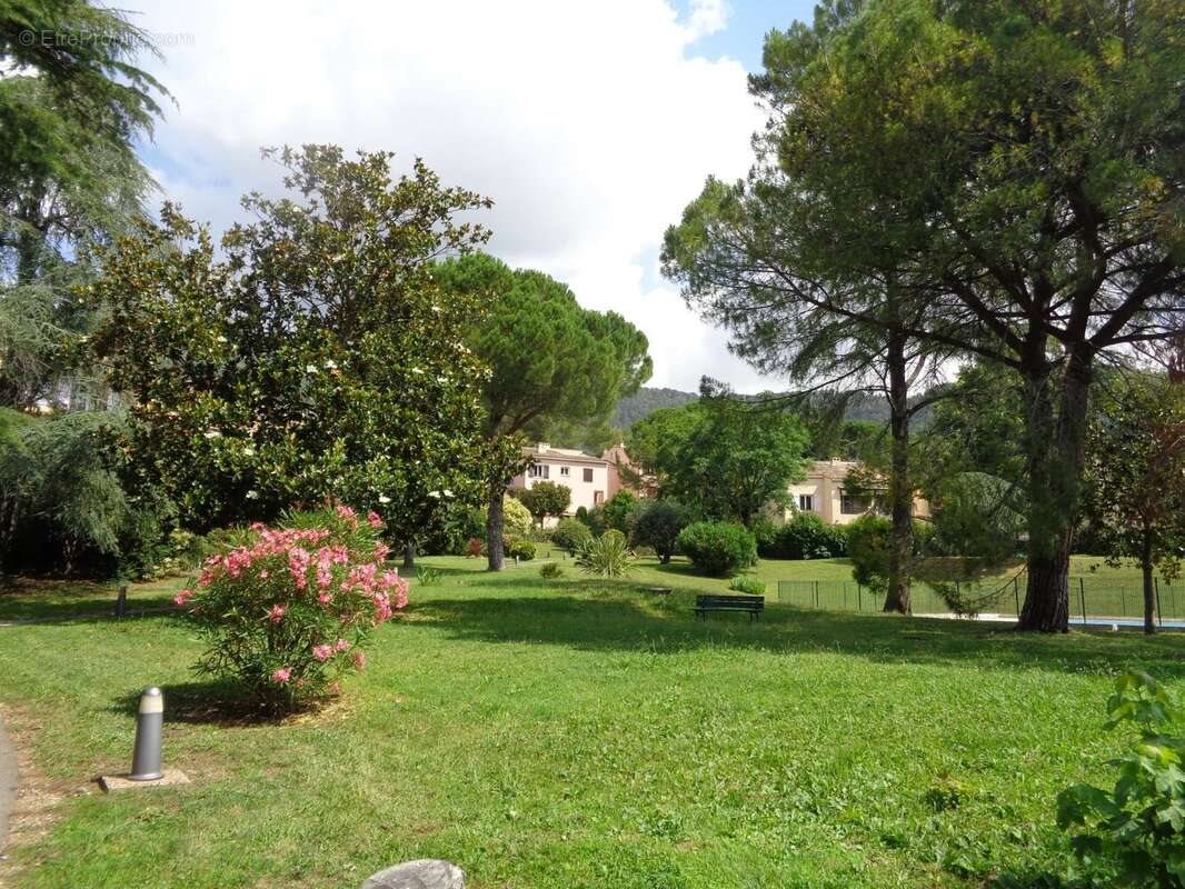 Appartement à vendre, 33m², Peymeinade