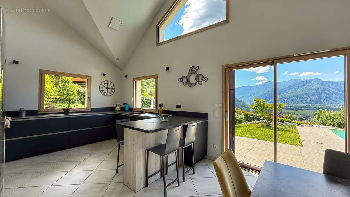 Maison à vendre, 153m², La Buisse