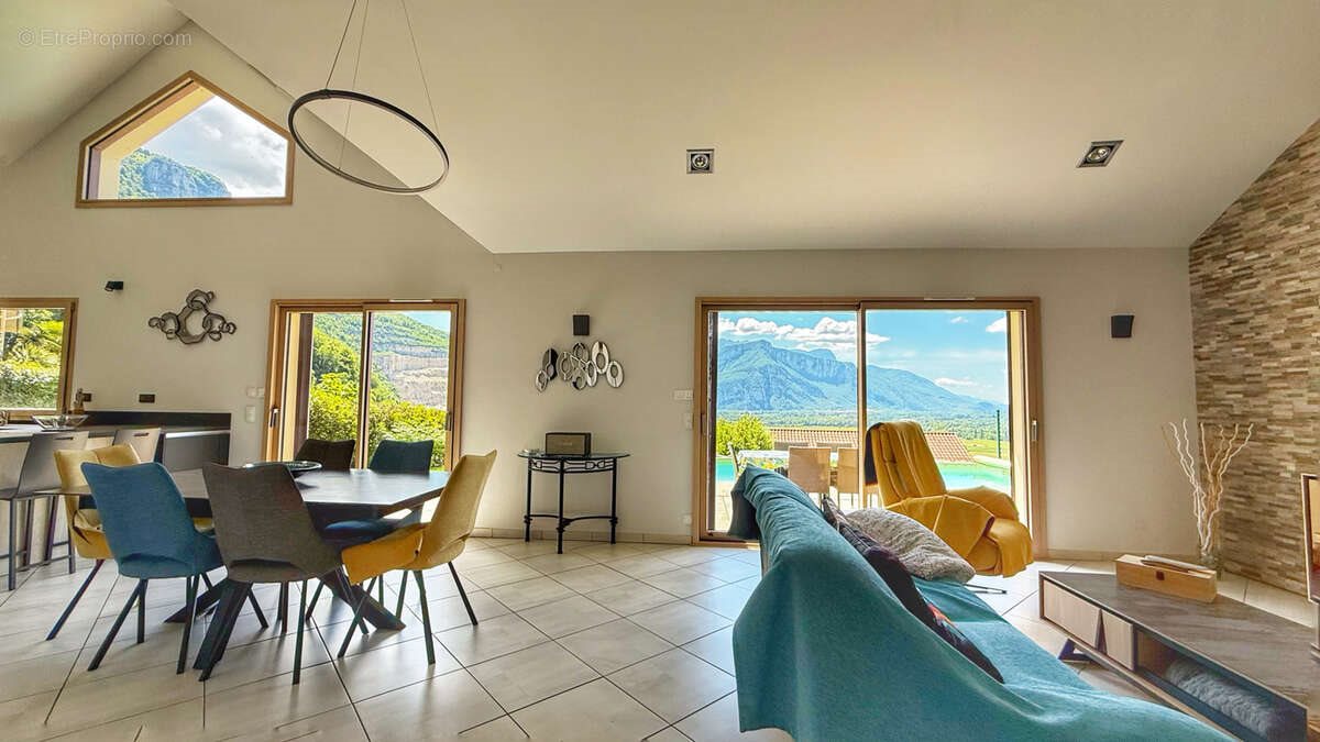 Maison à vendre, 153m², La Buisse