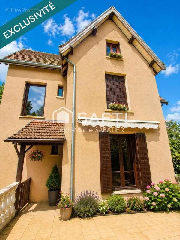 Maison à vendre, 112m², Vernassal