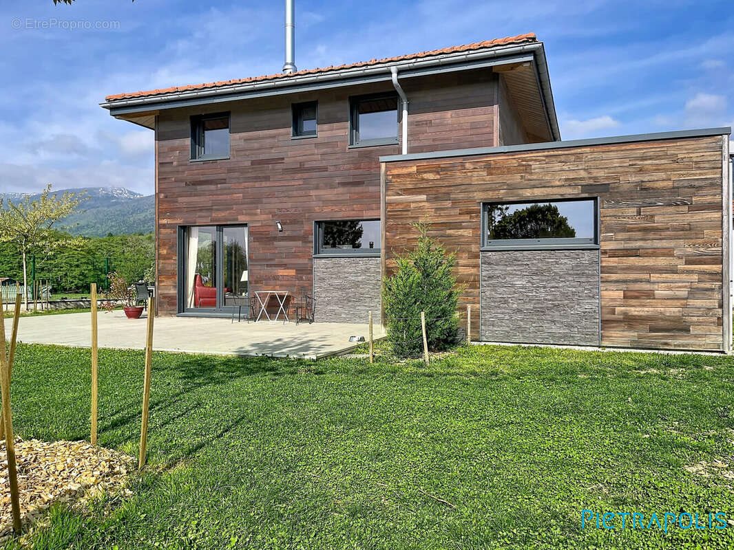 Maison à vendre, 138m², Echenevex