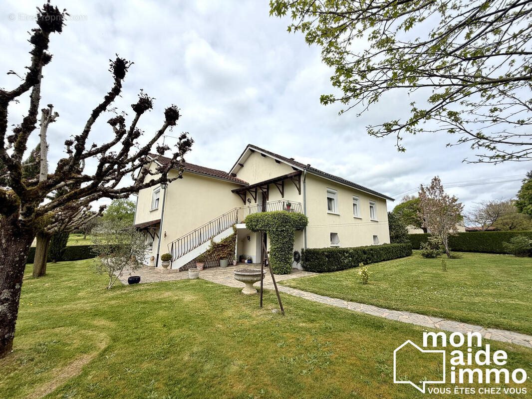 Maison à vendre, 155m², Saint-Saud-Lacoussière