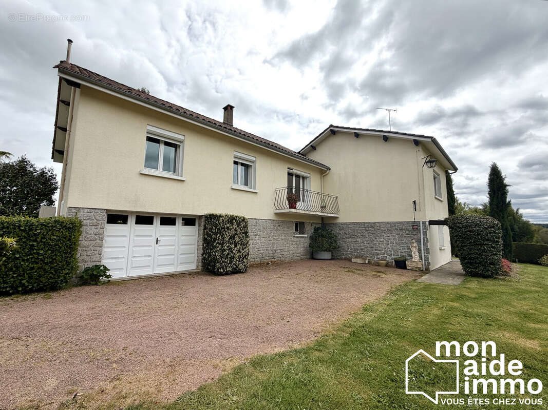 Maison à vendre, 155m², Saint-Saud-Lacoussière
