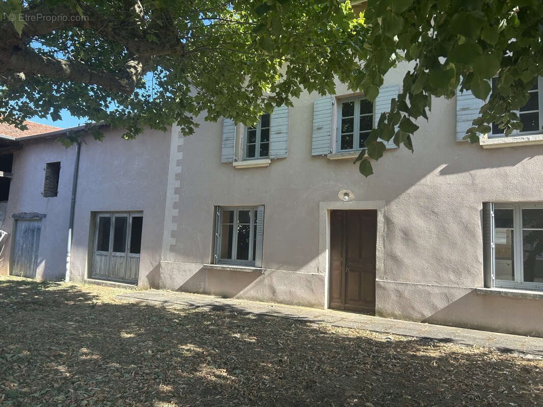 Maison à vendre, 145m², Assieu