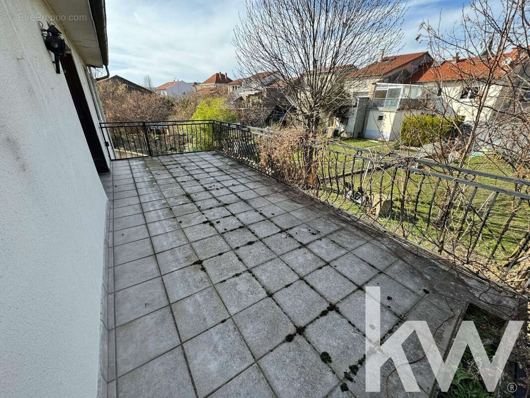 Maison à vendre, 268m², Le Cendre