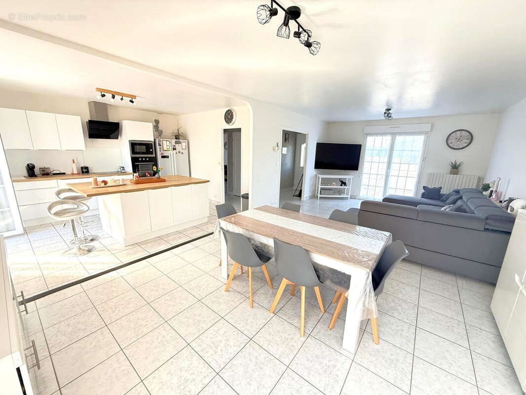 Maison à vendre, 105m², Sainte-Marie-aux-Chênes