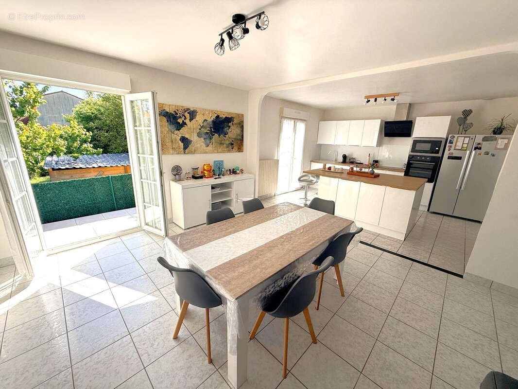 Maison à vendre, 105m², Sainte-Marie-aux-Chênes